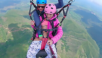 Eyaculación Femenina Y Sexo Duro En Un Viaje De Parapente