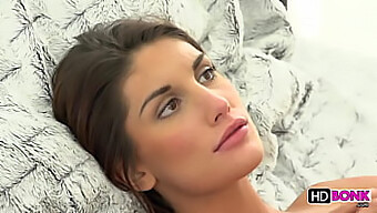 Velká Prsa Krásky August Ames Dostává Svou Kundičku V Prdeli