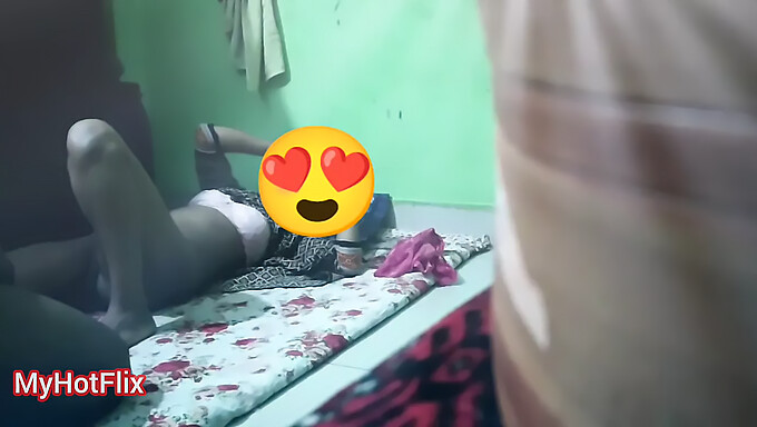 18-Year-Old Bhabhi'S Amazing Pussy And Cock Play In Hidden Cam Video