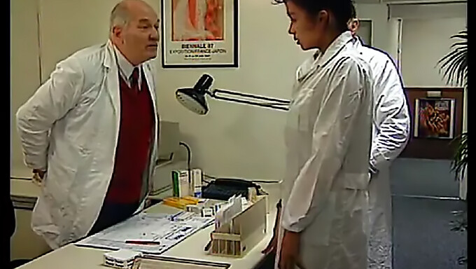 De Borsten Van De Dokter: Een Klassieke Vintage Pornofilm