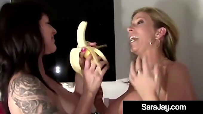 Sara Jay Et Daisy Rock Partagent Leurs Gros Seins Dans Une Vidéo Torride.