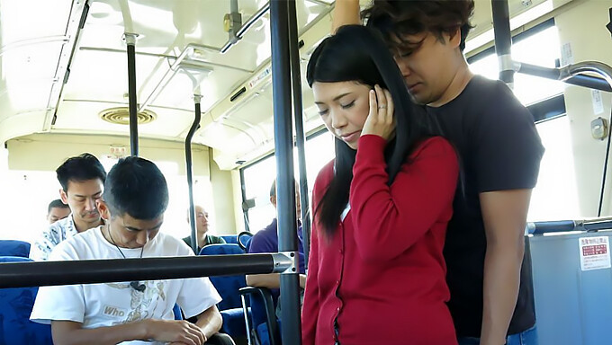 Rekaman Tanpa Sensor Dari Brunette Jepang Aimi Nagano Yang Dientot Di Dalam Bus