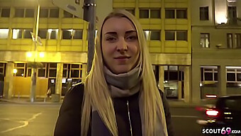 La Studentessa Universitaria Amaris Affronta Un Grosso Cazzo In Un Video Di Casting Di Strada